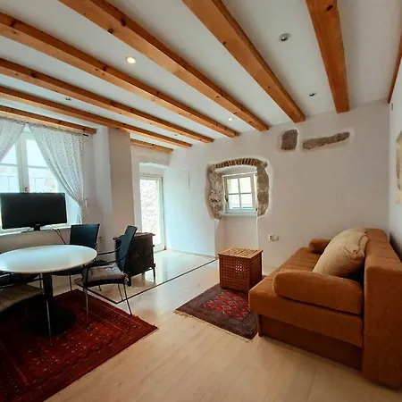 Dolac Stone House *