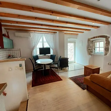 Dolac Stone House 게스트하우스