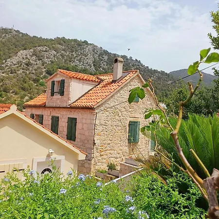 Dolac Stone House *