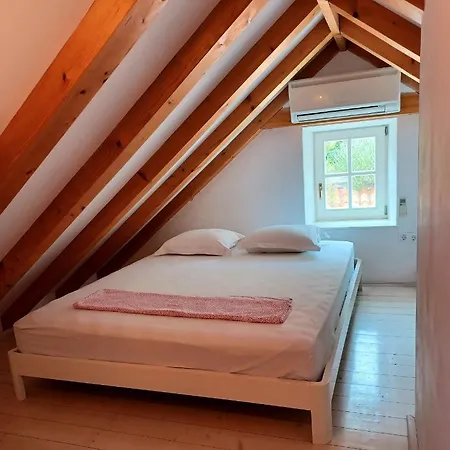 게스트하우스 Dolac Stone House *