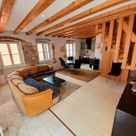 Dolac Stone House 게스트하우스