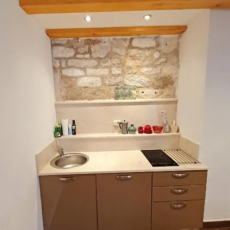 Dolac Stone House 게스트하우스 *